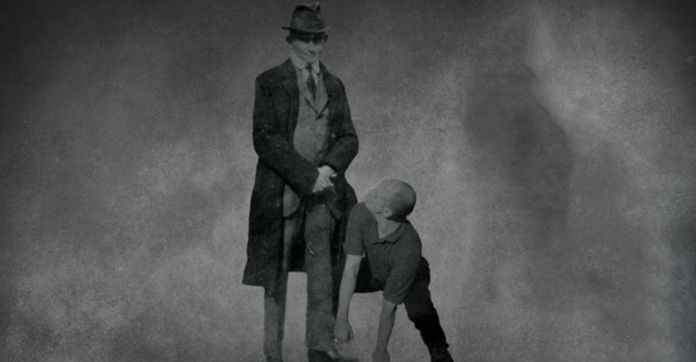 The-Kafkian-Monkey-Adelaide-Fringe-2017-The-Clothesline